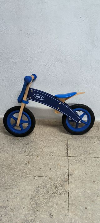 Bicicleta de madera para niños