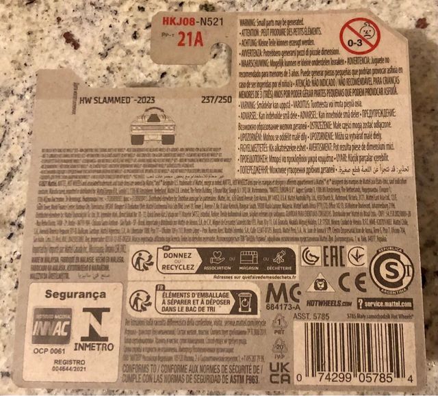 Hot Wheels LAYIN’ LOWRIDER VERDE 2023 1:64