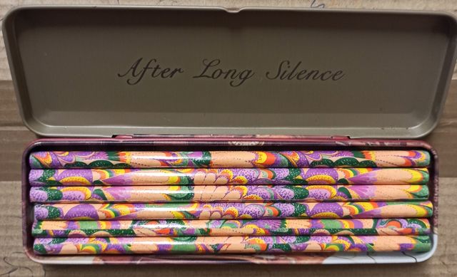 Estuche / Plumier + 6 lapices NUEVOS