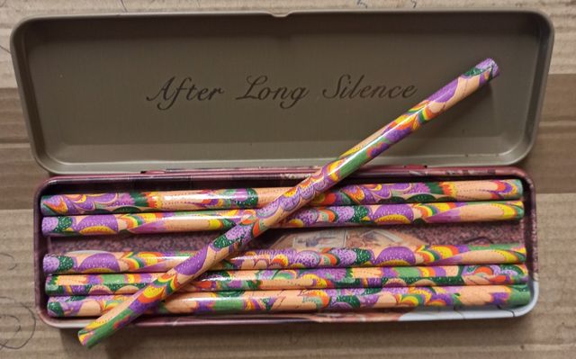 Estuche / Plumier + 6 lapices NUEVOS