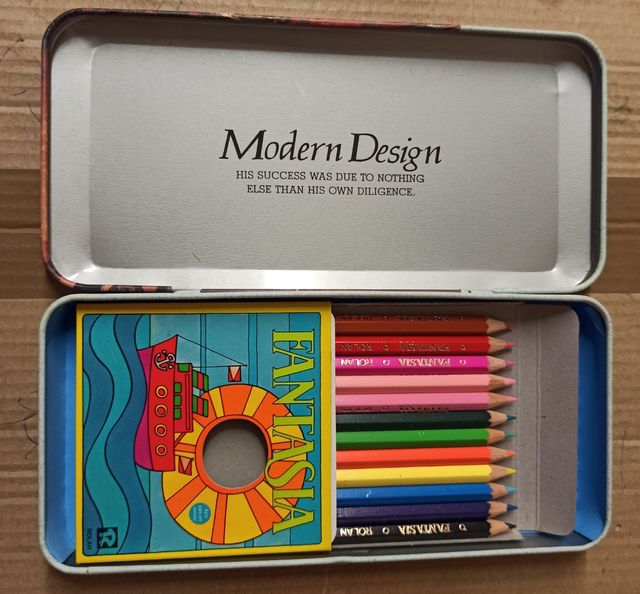 Estuche / Plumier + 12 lapices de colores NUEVOS