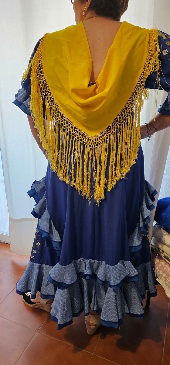 Traje flamenca pintado a mano.
