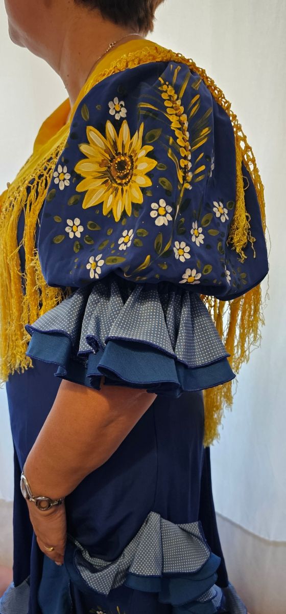 Traje flamenca pintado a mano.