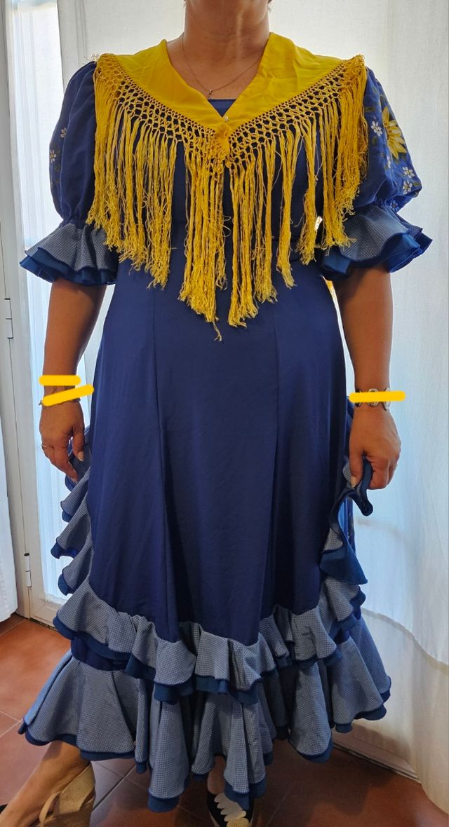 Traje flamenca pintado a mano.