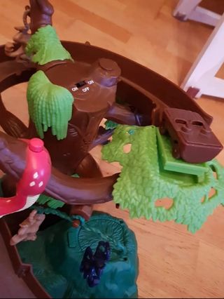 Juguete del Tarzán con muñecos.