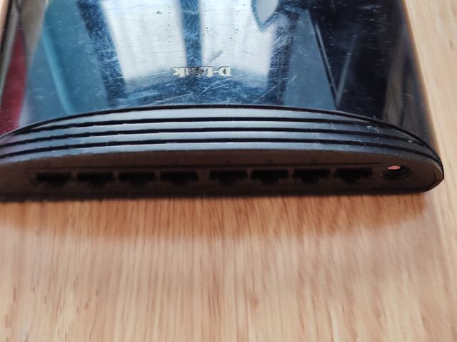 Switch D-Link DES-1008D