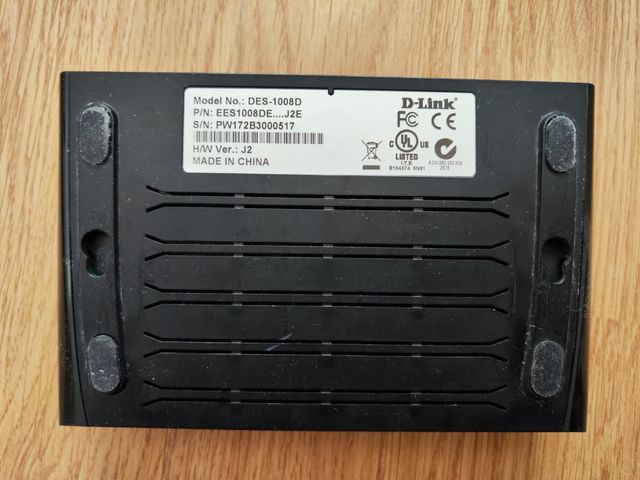 Switch D-Link DES-1008D