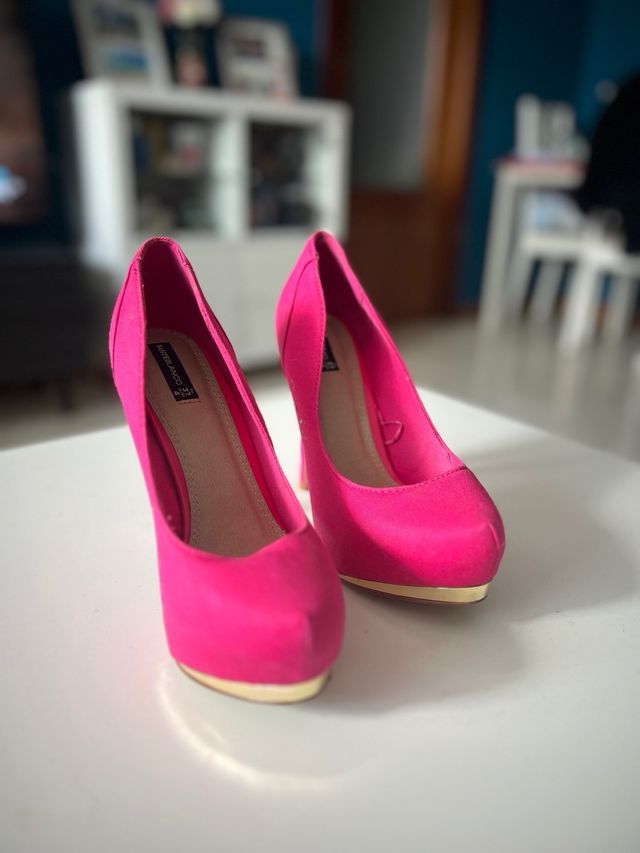 Zapatos con tacones rosas