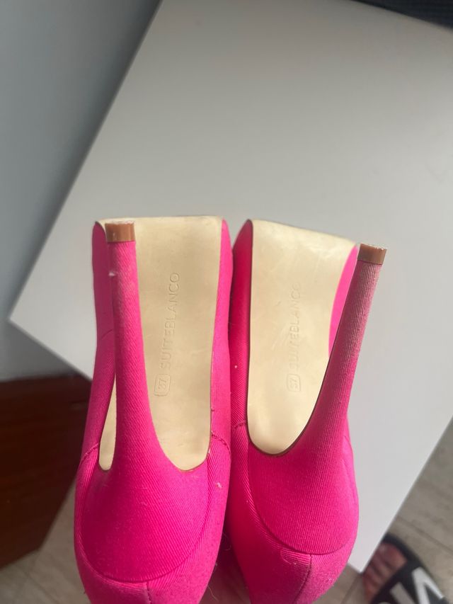 Zapatos con tacones rosas