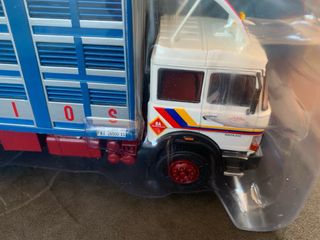Camión clásico IVECO 190 F 35 - Transporte de ganado 1984 (Escala 1:43) Palacios, IXO, españoles n63