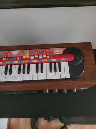 Órgano piano eléctrico
