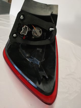 PILOTO TRASERO IZQUIERDO FORD MONDEO SW 