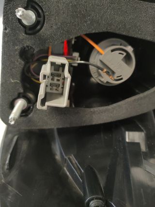 PILOTO TRASERO IZQUIERDO FORD MONDEO SW 