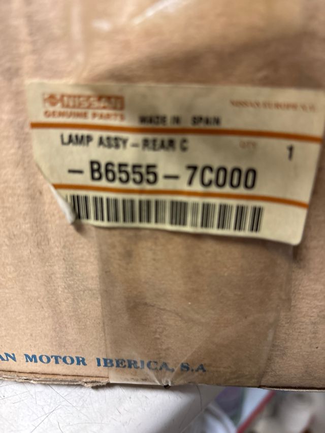 Piloto trasero iz nissan serena vanette