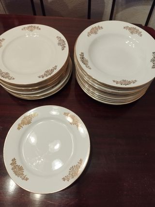 Vajilla antigua Royal China Vigo