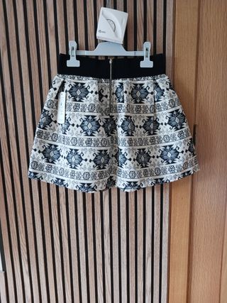Falda estampada negro y beige
