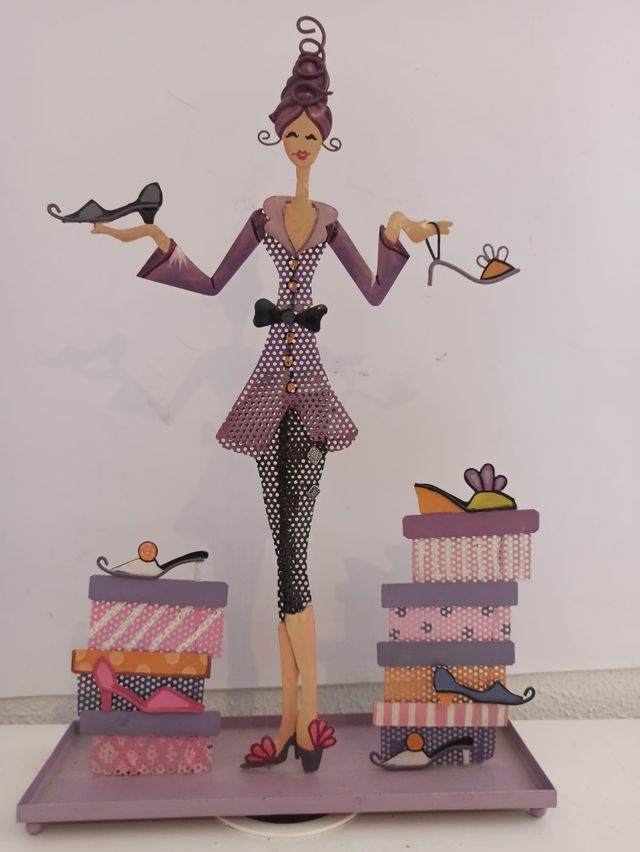 Figura porta joyas de metal