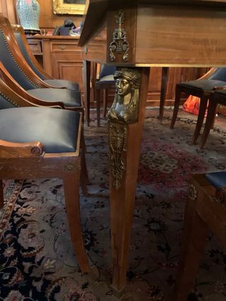 Mesa de madera con sillas para 8 comensales