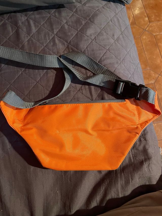 Marsupio converse arancione