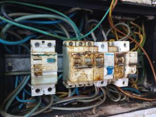 Urgencia 24/7 contacto 613 874 444