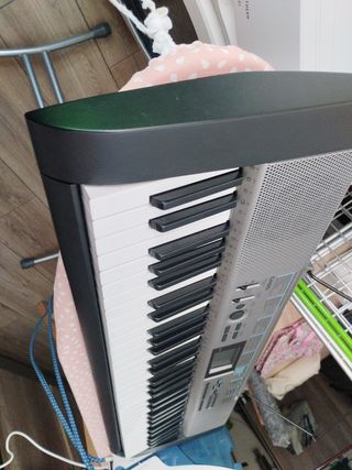 Piano Casio CTK-1300ES