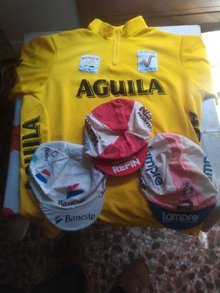 Ropa de ciclismo profesional antigua.