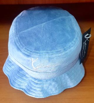 KARL KANI BUCKET ORIGINAL A ESTRENAR
