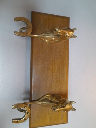 Perchero de herraduras con caballo, rústico