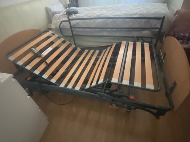 CAMA ARTICULADA MARCA GERIALINE CON CARRO ELEVADOR