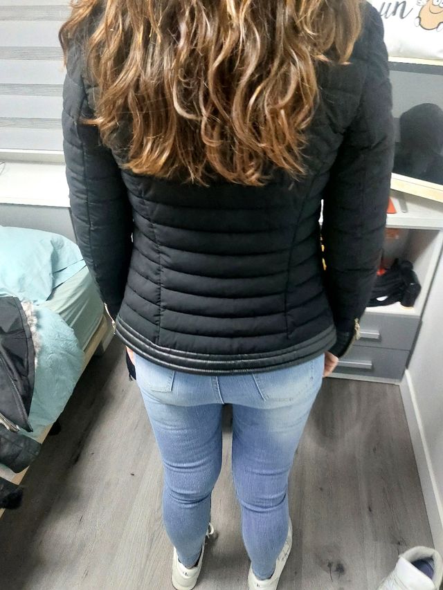 Abrigo guess negro REBAJAS