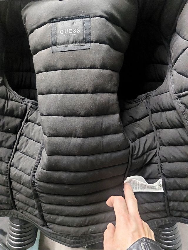 Abrigo guess negro REBAJAS