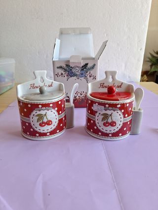 Coppia articoli da cucina in porcellana