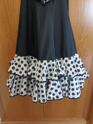 Falda y pañoleta flamenca