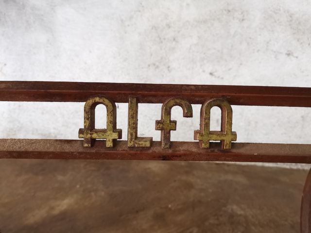 Máquina antigua de coser ALFA