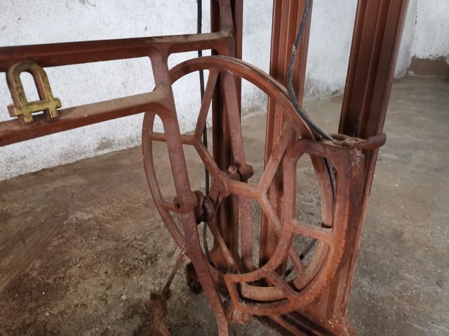 Máquina antigua de coser ALFA