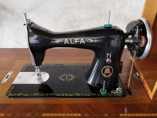 Máquina antigua de coser ALFA