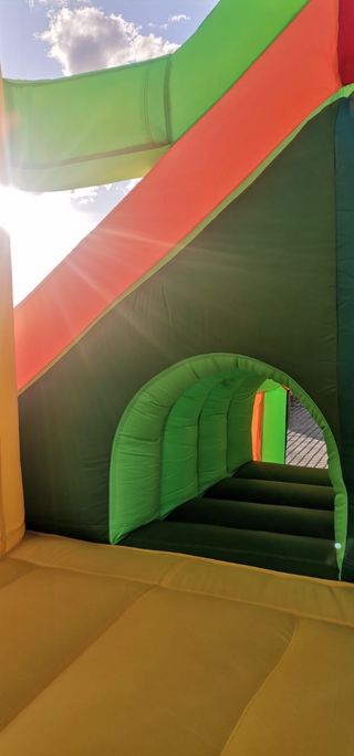 Alquiler castillo hinchable, música, inchable