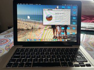 MacBook Pro 2011 500gb SSD 8gb Ram 2,4GHz Core i5