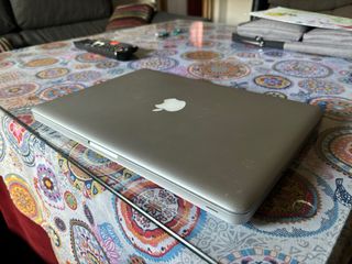 MacBook Pro 2011 500gb SSD 8gb Ram 2,4GHz Core i5