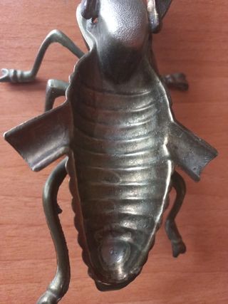 Cenicero metal antiguo figura insecto
