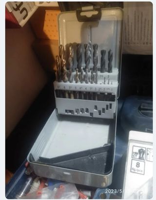 Máquina de taladrar BOSCH + BROCAS negociable 