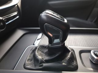 VOLVO XC60 2.0 D4 AWD Momentum Auto 5p.