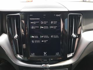 VOLVO XC60 2.0 D4 AWD Momentum Auto 5p.