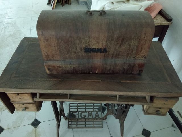 Máquina coser Sigma.