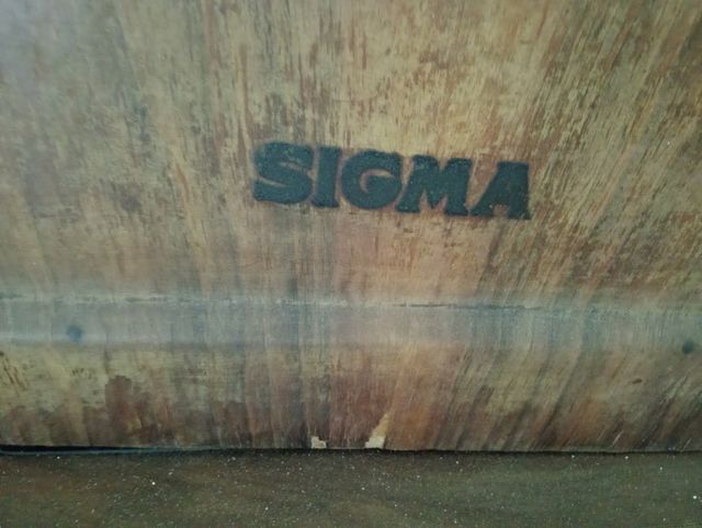 Máquina coser Sigma.