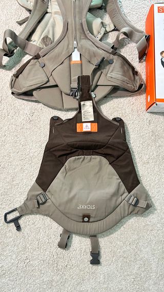 Mochila Stokke My Carrier frontal y trasera