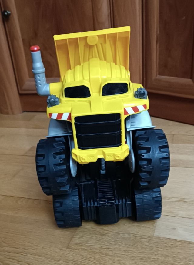 Robot Rocky convertible en camión