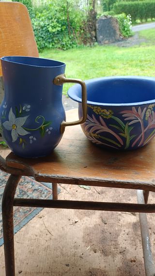 Orinal y jarra antiguas