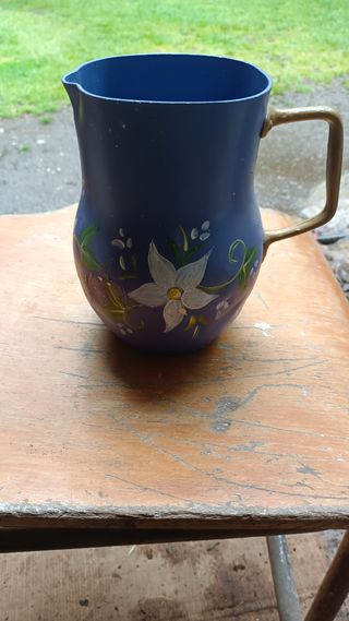 Orinal y jarra antiguas