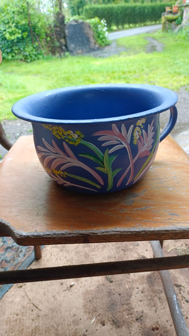 Orinal y jarra antiguas